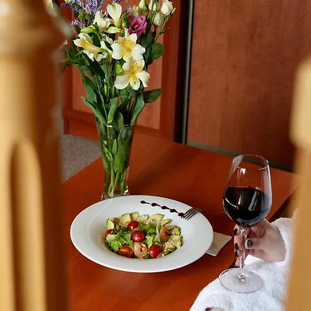 курортний золота 3*